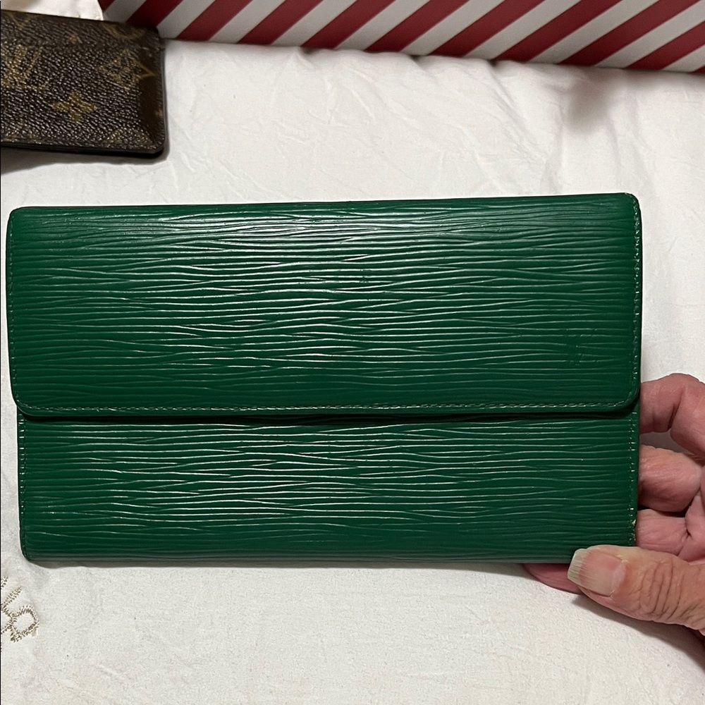 Authentic Louis Vuitton Green Textured Wallet